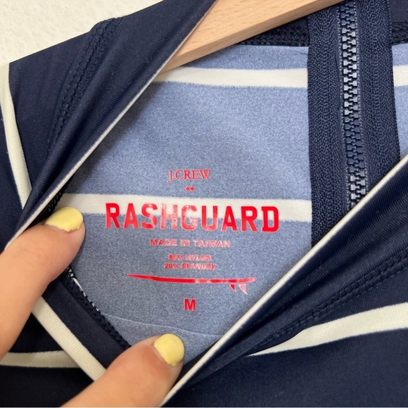 J. Crew Factory Women’s Mock Neck Long Sleeve Sleeve Rashguard Top Navy Medium - Picture 2 of 11